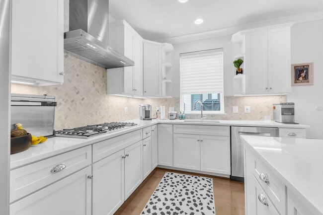 Building Photo - Modern 4-Level Townhome with Rooftop Terrace & Indoor/Outdoor Fireplace Near Old Town