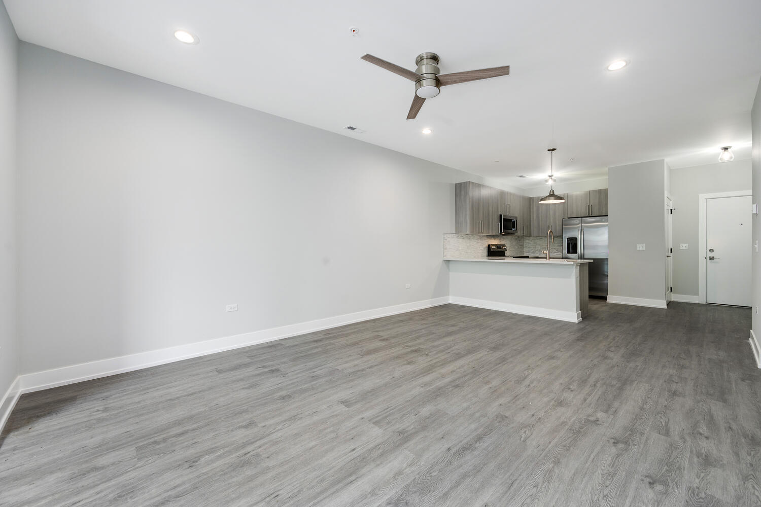 Building Photo - 825 E 61st St