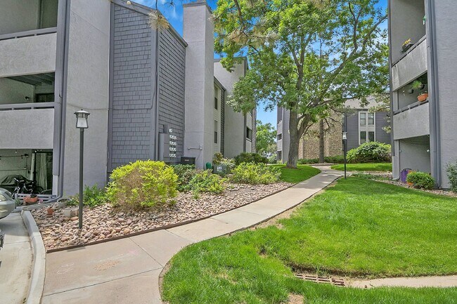 Building Photo - $1,900.00 - 2 Bedroom, 1 Bathroom, Condo i...