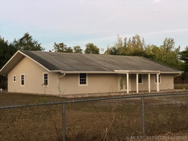 Building Photo - 2221 F Rd