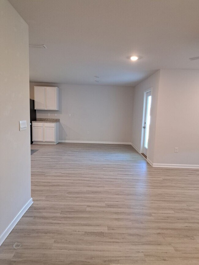 Building Photo - 4897 Shurer Ln