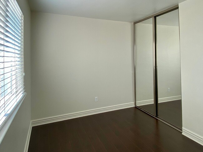 Building Photo - Bright Remodeled Upstairs Condo in Santa C...