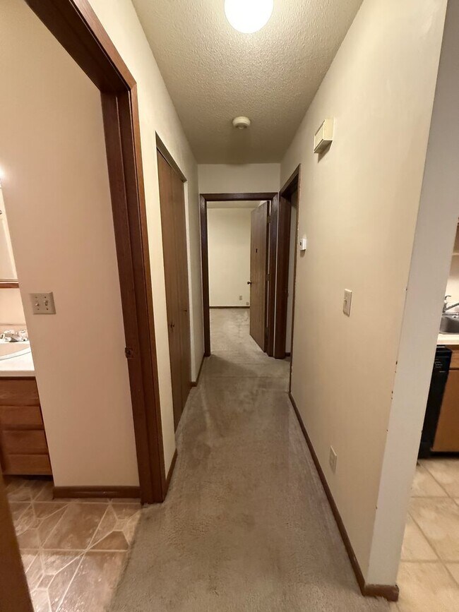 Building Photo - PP - 14 - Grandview Ave