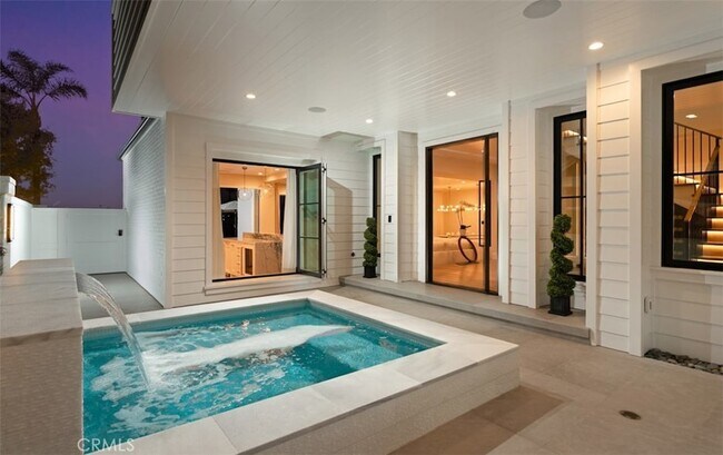 Building Photo - 2401 Bayshore Dr