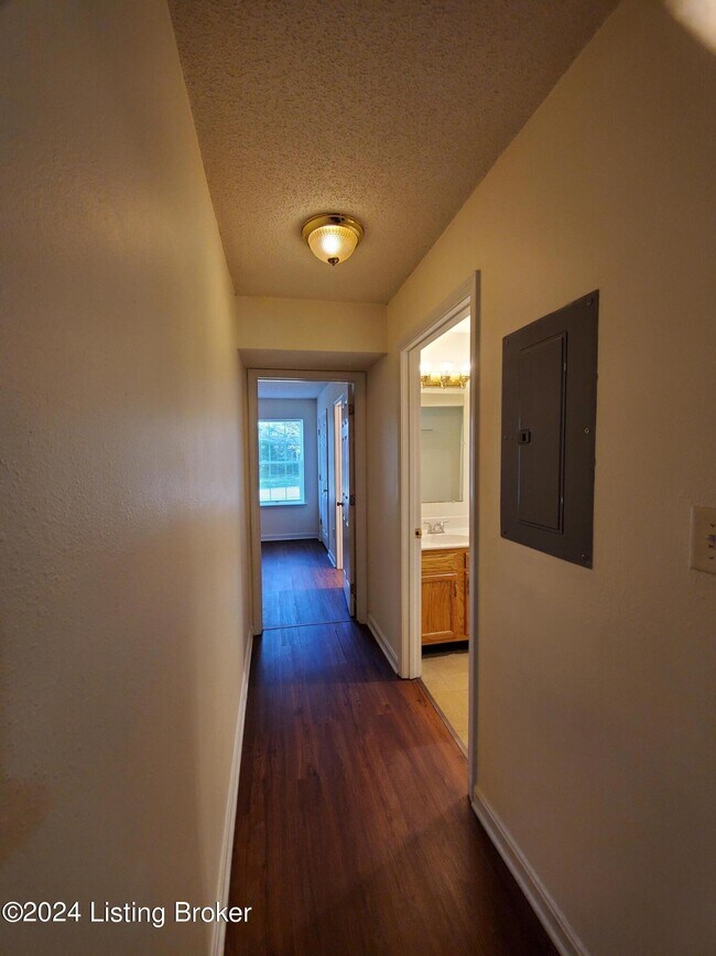Building Photo - 6418 Venango Dr
