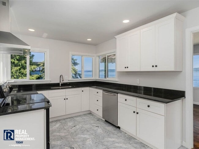 Building Photo - Rare Brown’s Point Beachfront Living – Stunning 3 Bed / 2 Bath Home!