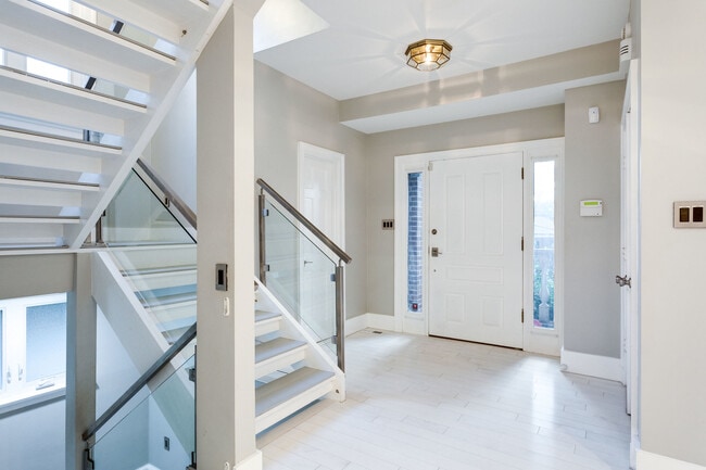 Building Photo - 4611 Charleston Terrace NW