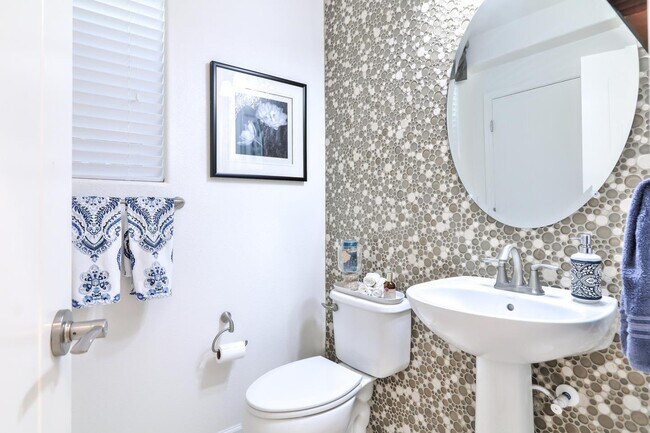 Building Photo - 33 Angra Way