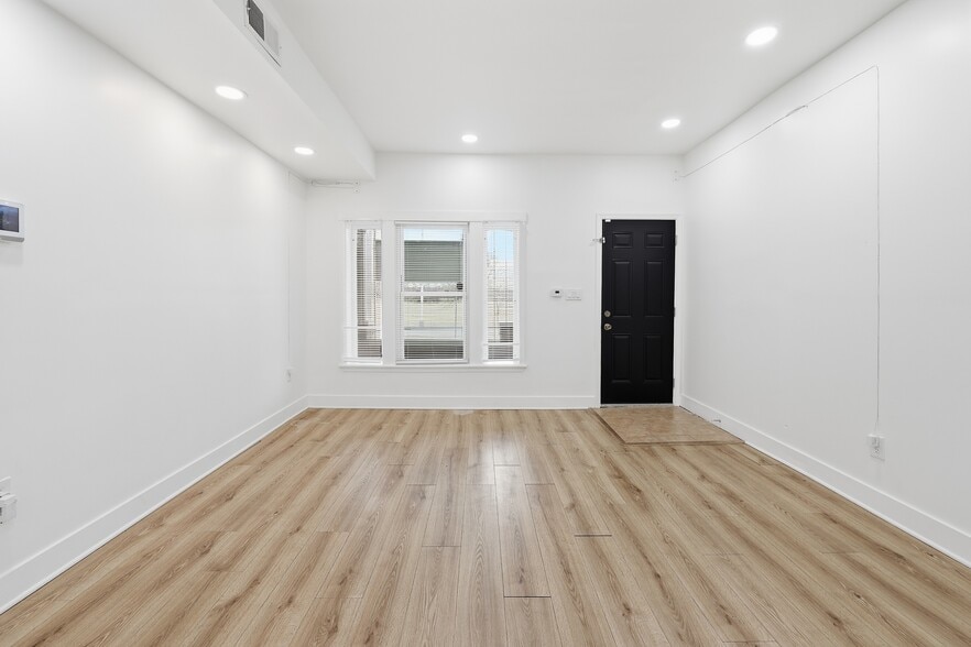 Building Photo - 2542 HARFORD Rd