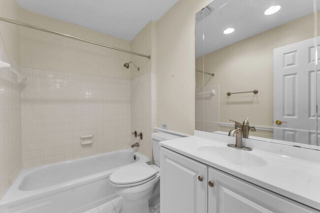 Building Photo - Beautiful 2-Bed, 2-Bath Condo with Elegant...