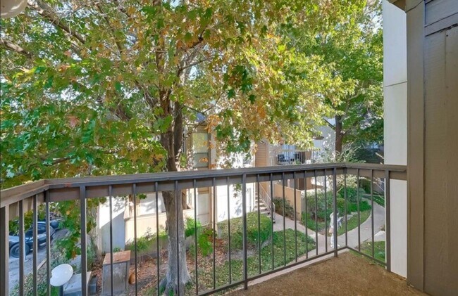 Building Photo - 10049 Westpark Dr