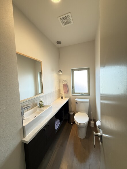 Building Photo - 4143 California Ave SW