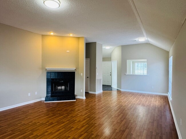 Building Photo - Your new home is just a putt away with thi...