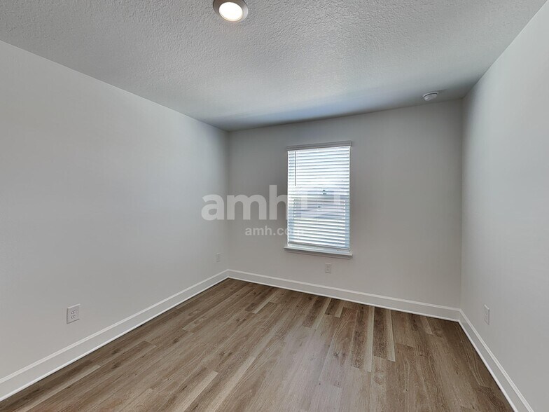 Building Photo - 16446 Cheyanne Ct