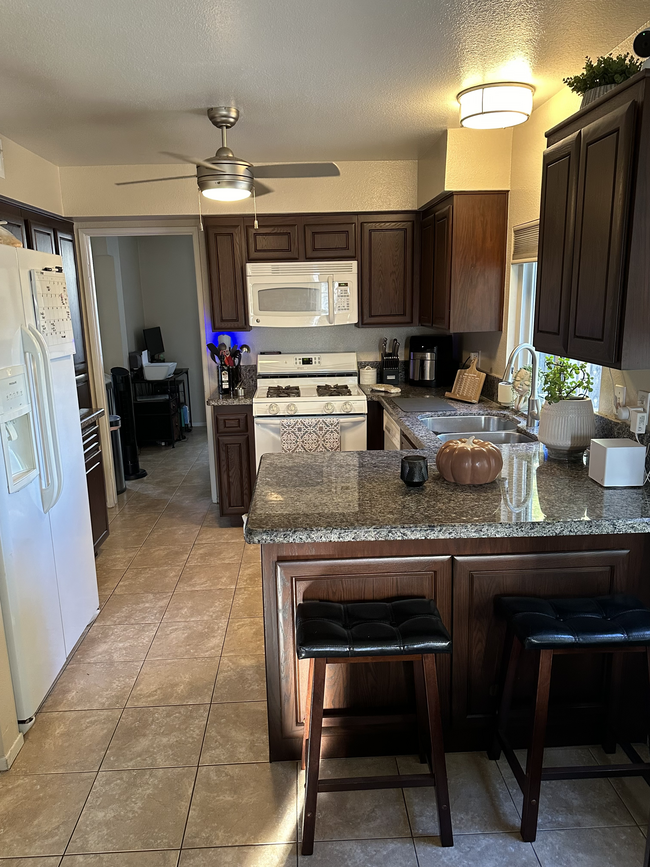 Kitchen - 26030 Fox Run Ct