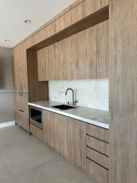 Building Photo - 801 N Venetian Dr