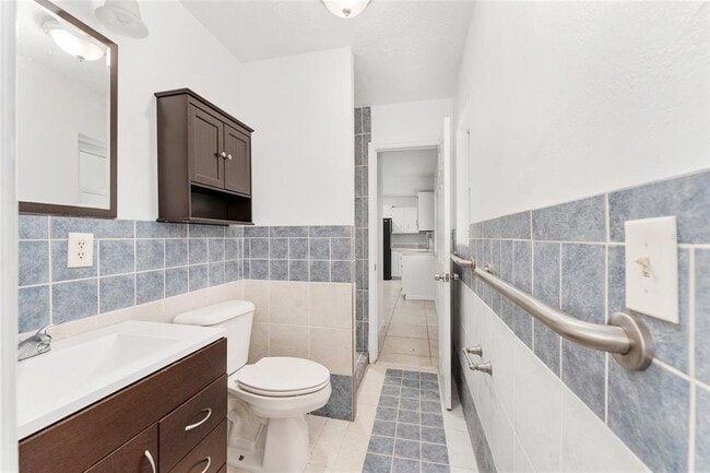 Building Photo - 4505 SE 12th Pl