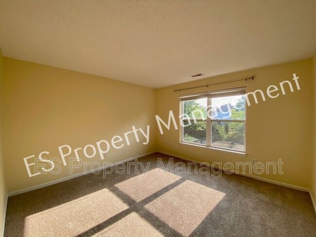 Building Photo - 7310 Parklake Pl