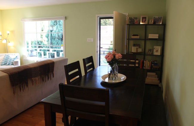 The Dining room area - 3283 Kelton Ave