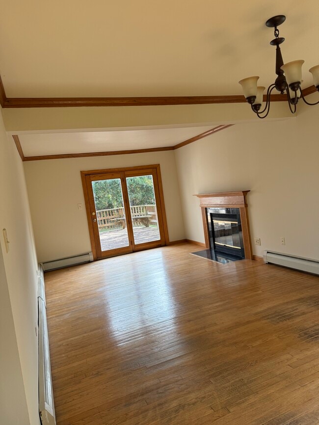 Building Photo - 3007 Lincoln Rd