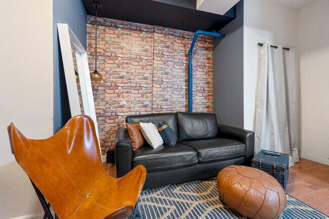 Building Photo - 446 10th Ave