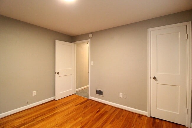 Building Photo - April FREE On This 2 Bedroom 2 Bath Duplex In The Waldo Area