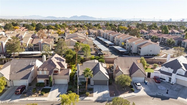 Building Photo - 2208 Ladue Dr