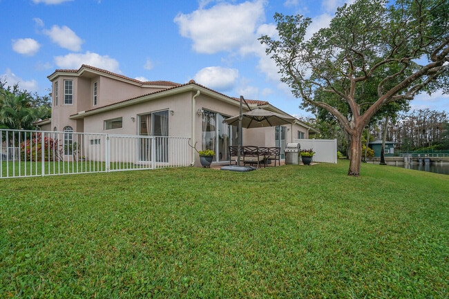 Building Photo - 2394 Kemps Bay