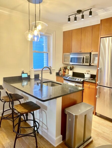 Building Photo - 1121 24th St NW