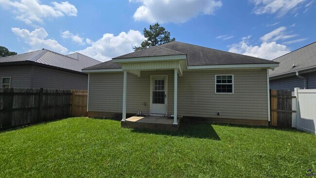Building Photo - 126 Rolling Woods Cir