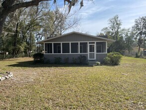 Building Photo - Country Home