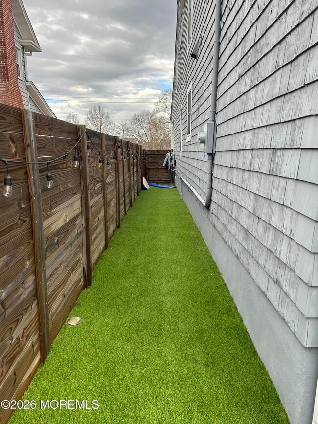 Building Photo - 403 8th Ave