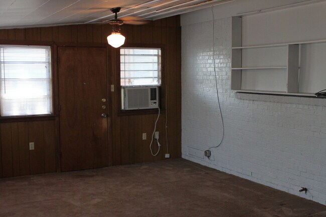 Building Photo - Updated 4 Bedrooms/2 Full Baths /2 Living Areas/2-car Garage