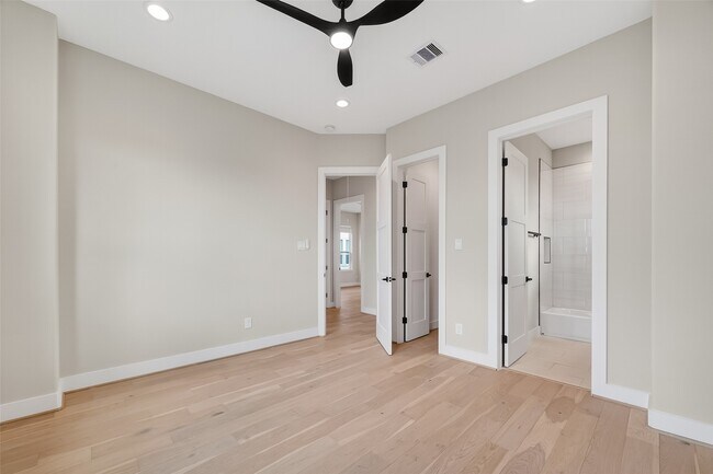 Building Photo - 2511 N MacGregor Way