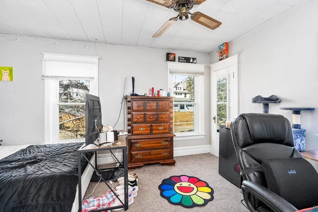 Building Photo - 2114 E 4th St