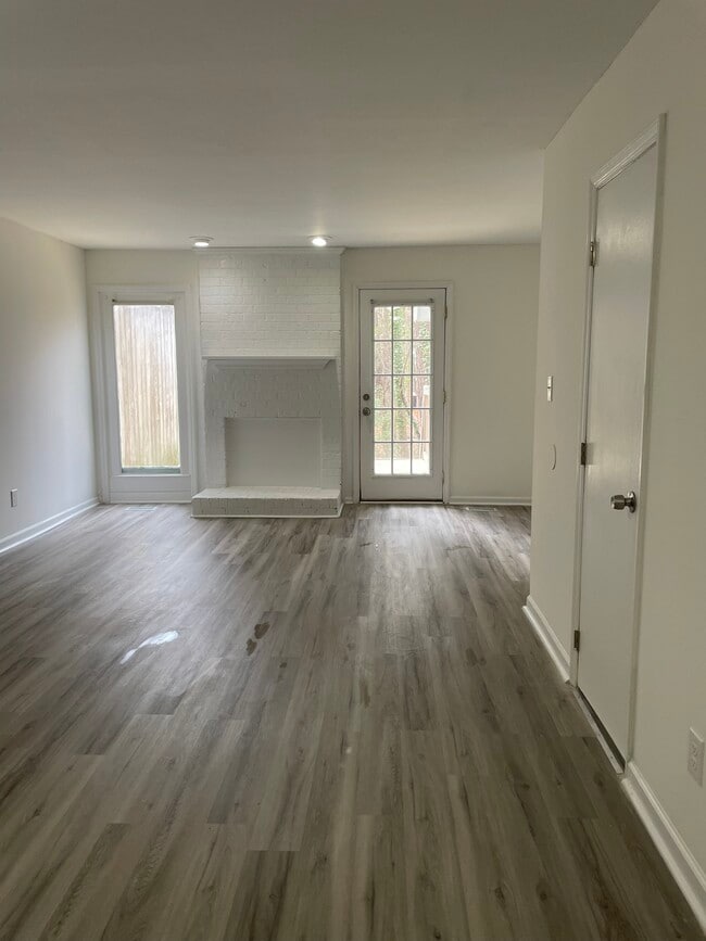 Building Photo - 6909 Glendower Rd