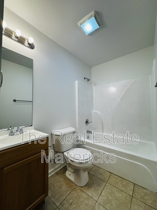 Building Photo - 4621 Kirkland Ave