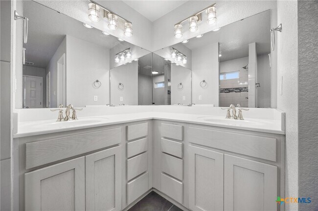 Building Photo - 1553 Justice Dr