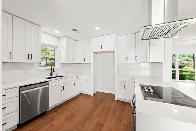 Building Photo - 2535 Southwick St