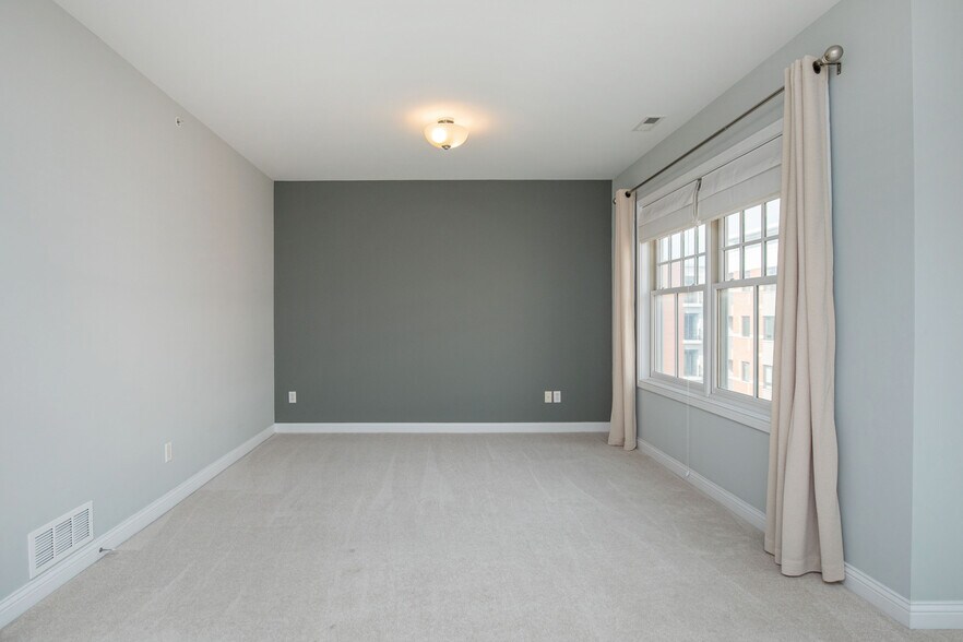 Building Photo - 517 N Park Ave