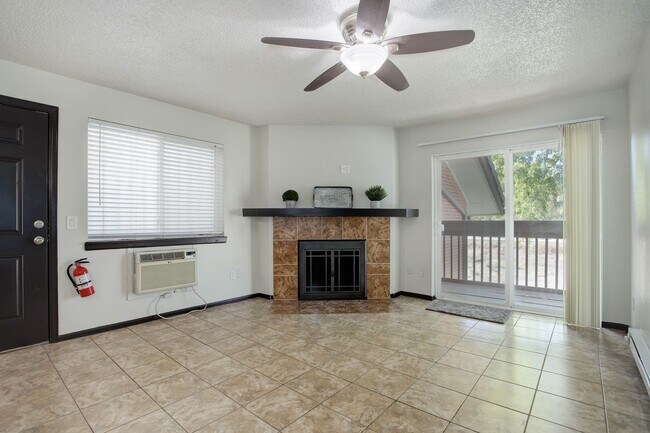 Building Photo - Penthouse level condo with views of canal and trail!
