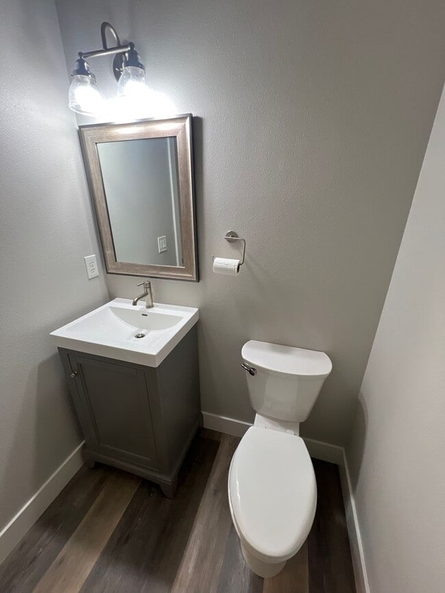 Building Photo - Large Three Bedroom Home in West Salem wit...
