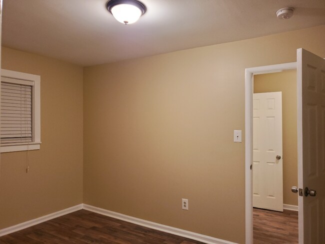 Building Photo - 1 month free Call for details!!!  Section 8 accepted 2-Bedroom Retreat in Huntsville – Cozy Livin...