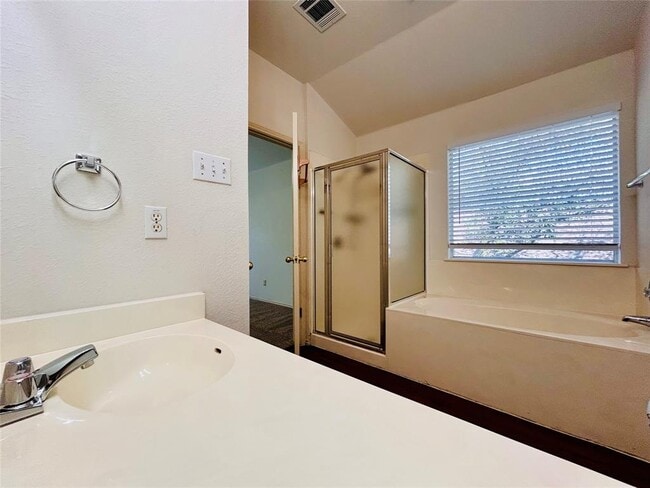 Building Photo - 2909 Lagerway Cove