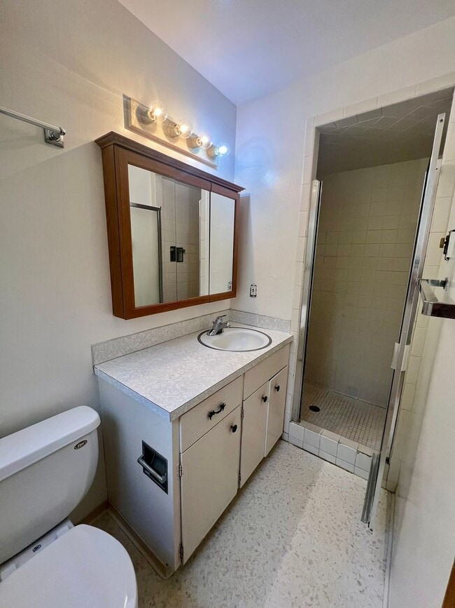 Building Photo - West Olympia Tri-Level Home