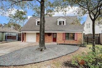 Building Photo - 1051 Gardenia Dr