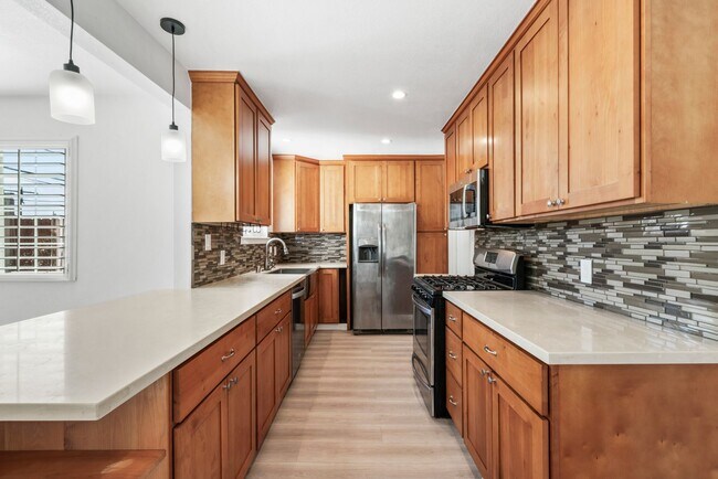 Building Photo - Move-In Ready Gem with Convenient Location