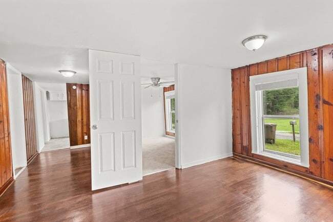 Building Photo - Charming 2 Bedroom, 2 Bathroom house