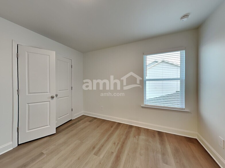 Building Photo - 314 Golucke Way