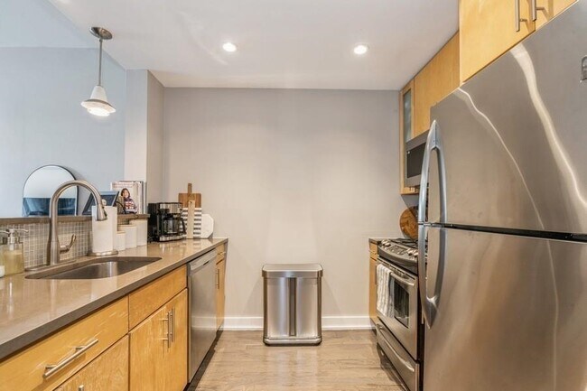 Building Photo - 3312 Hudson Ave